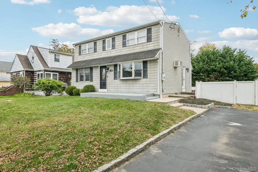 15 Palm Street, Lindenhurst, NY 11757 - Image #2