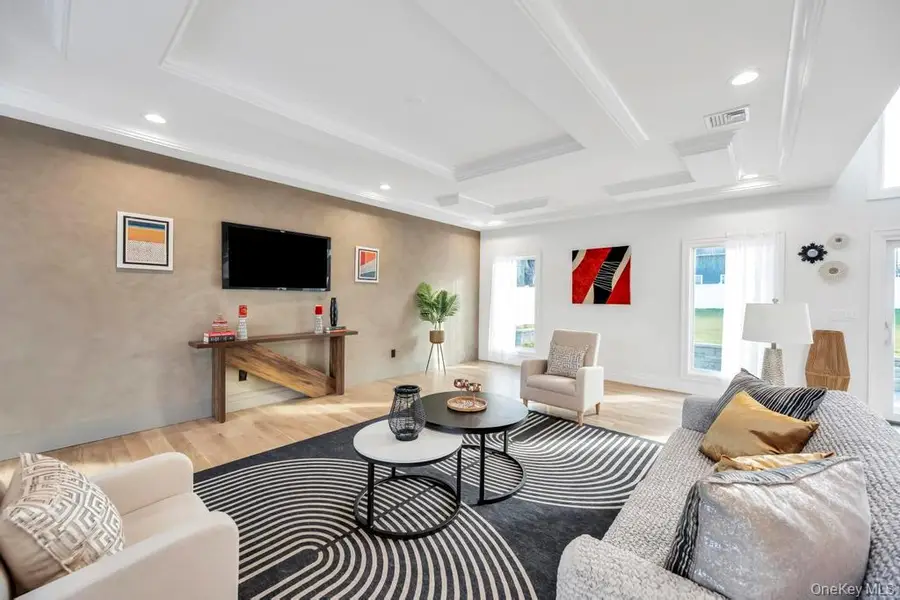 51 Stephen Drive, Plainview, NY 11803 - Image #3