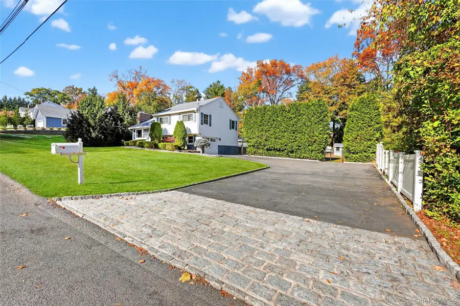 39 Kinsley Grove, Pearl River, NY 10965 - Image #2