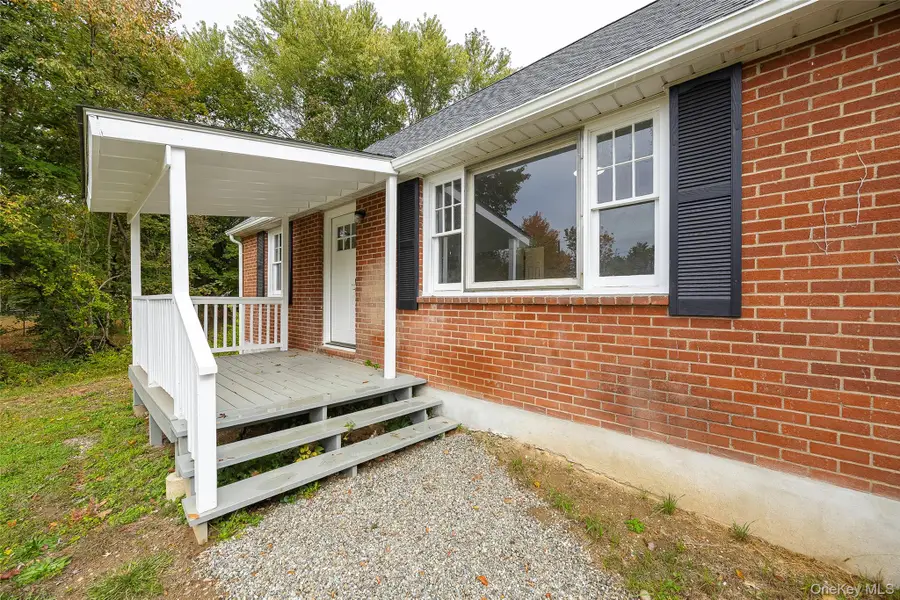 6 Morgan Circle, Hyde Park, NY 12538 - Image #2