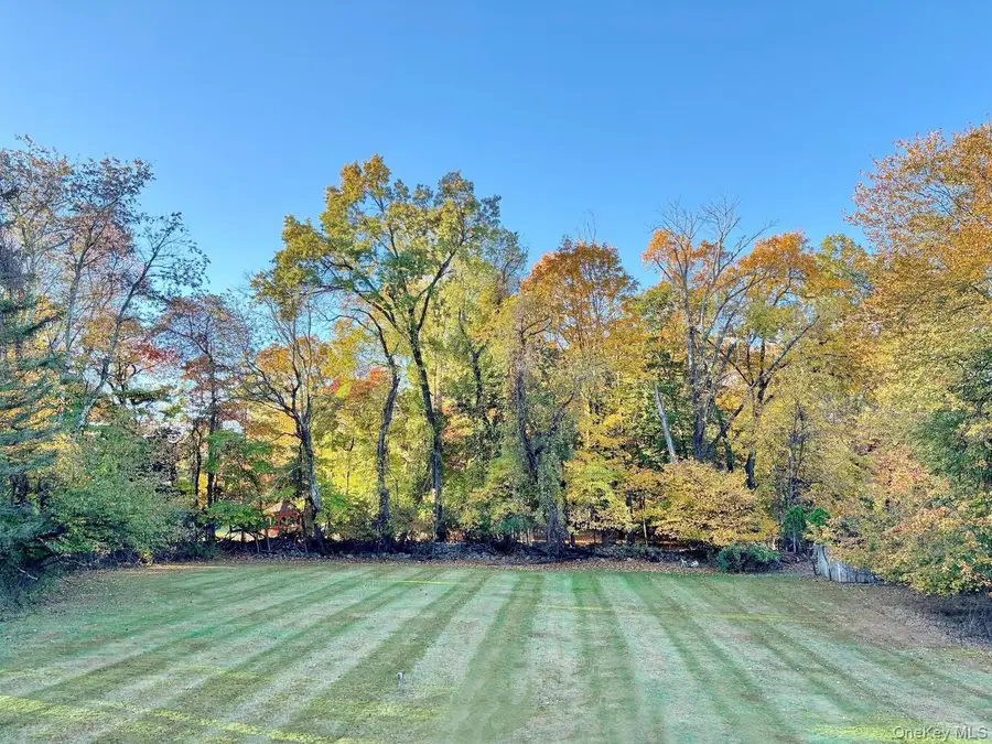 9 S Amundsen Lane, Airmont, NY 10901 - Image #3