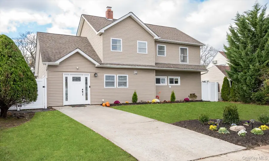 98 Hardy Lane, Westbury, NY 11590 - Image #2