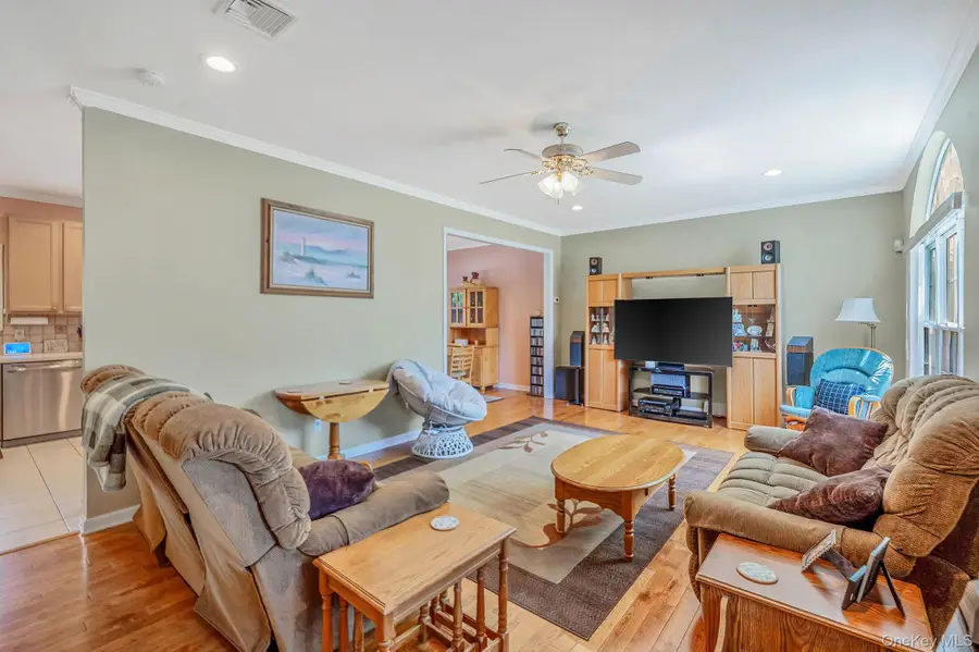 3 Iowa Avenue, Port Jefferson Station, NY 11776 - #3