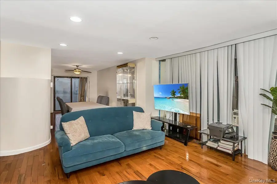 21 Vanderbilt Way #21, Valley Stream, NY 11581 - Image #3