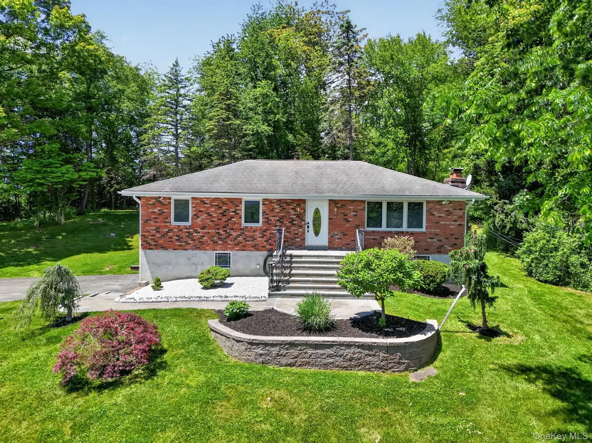 21 Crest Court, Hopewell Junction, NY 12533 - #1