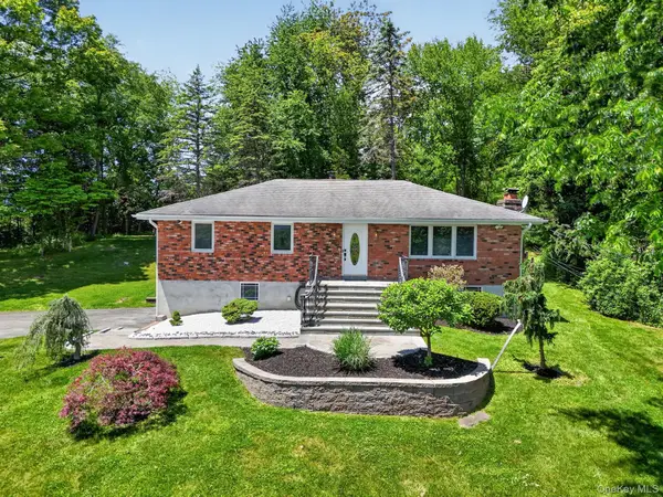 21 Crest Court, Hopewell Junction, NY 12533