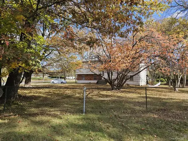 1 Ackerman Avenue, Airmont, NY 10901