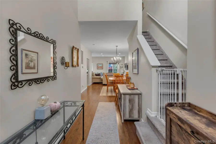 32 Scarborough Drive, Smithtown, NY 11787 - Image #3