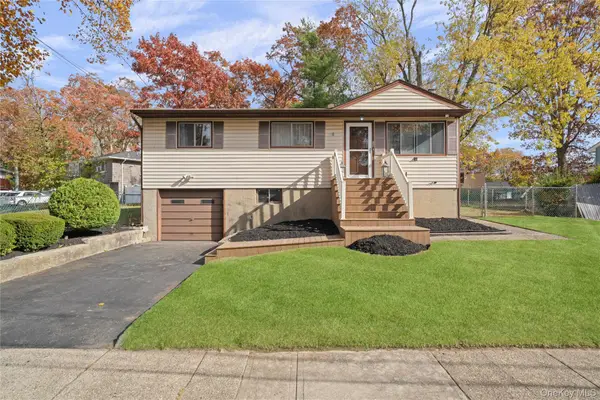 15 Santam Court, Bay Shore, NY 11706