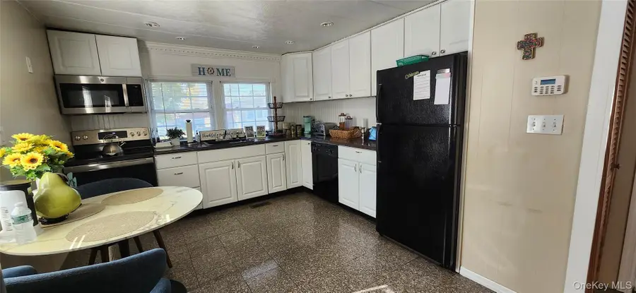 75 Minuteman Drive, Bohemia, NY 11716 - Image #3