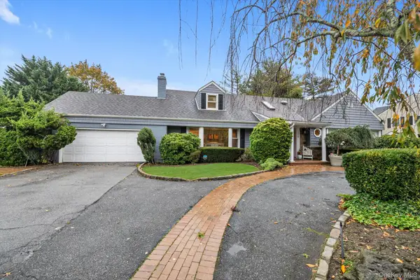 1339 E Boxwood Drive E, Hewlett Harbor, NY 11557