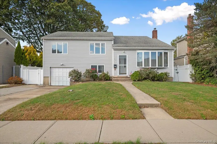 26 Bradford Lane, Bethpage, NY 11714 - Image #2