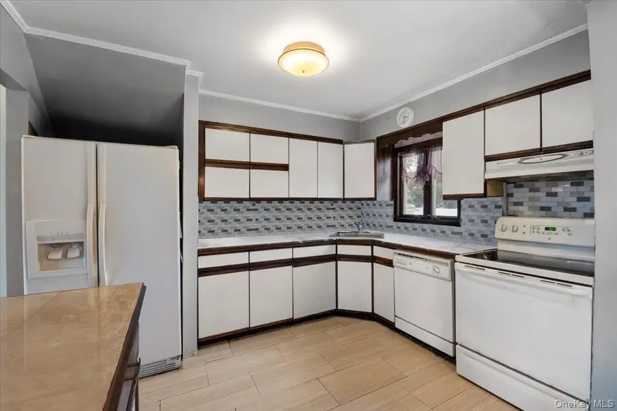 26 Bradford Lane, Bethpage, NY 11714 - Image #3