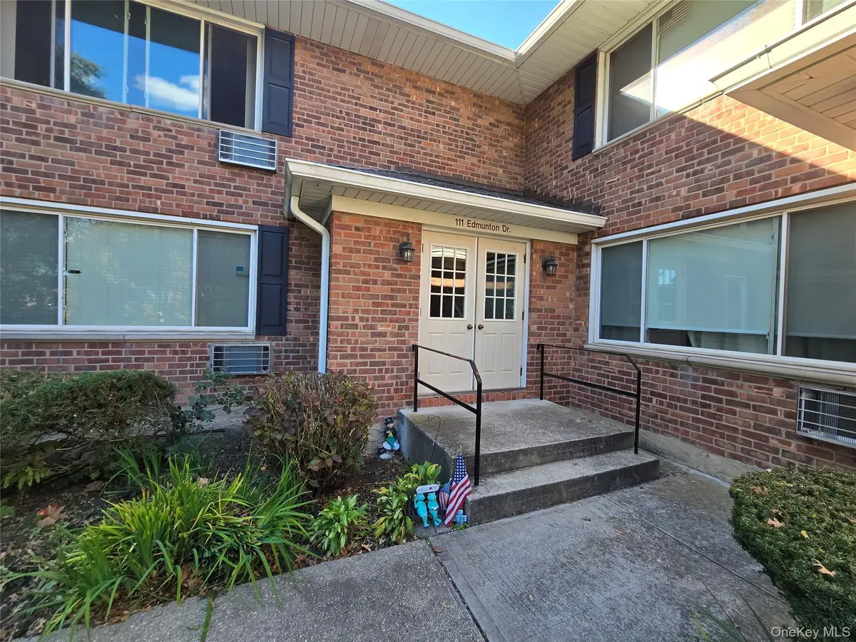 111 Edmunton Drive #G4, North Babylon, NY 11703 - Image #1