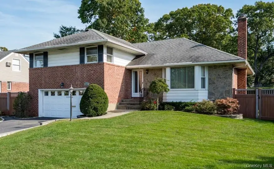 194 Rhododendron Drive, Westbury, NY 11590 - Image #2