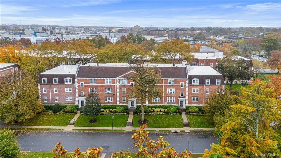 22 Hamilton Place #I1, Garden City, NY 11530 - Image #3