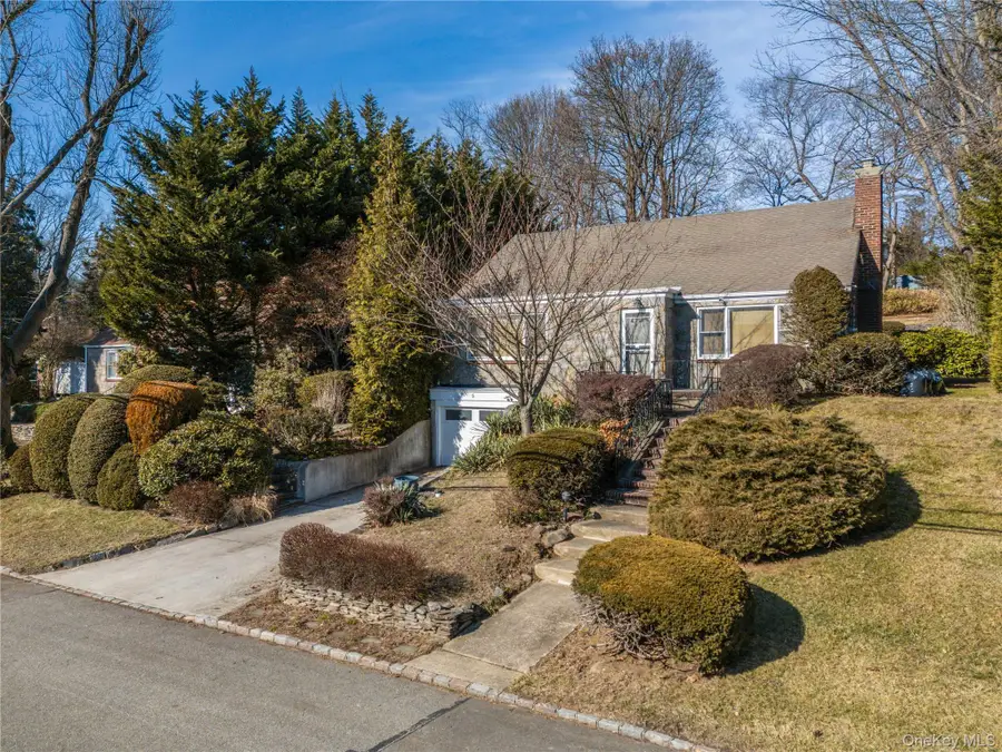 5 Hillside Avenue, Roslyn, NY 11576 - Image #2