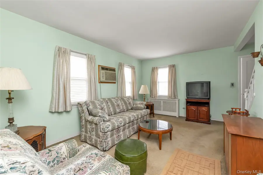 207 Motley Street, Valley Stream, NY 11580 - Image #3