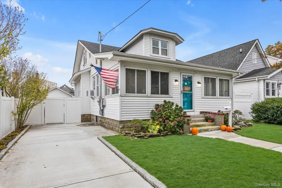 1894 Commonwealth Avenue, Merrick, NY 11566 - Image #2