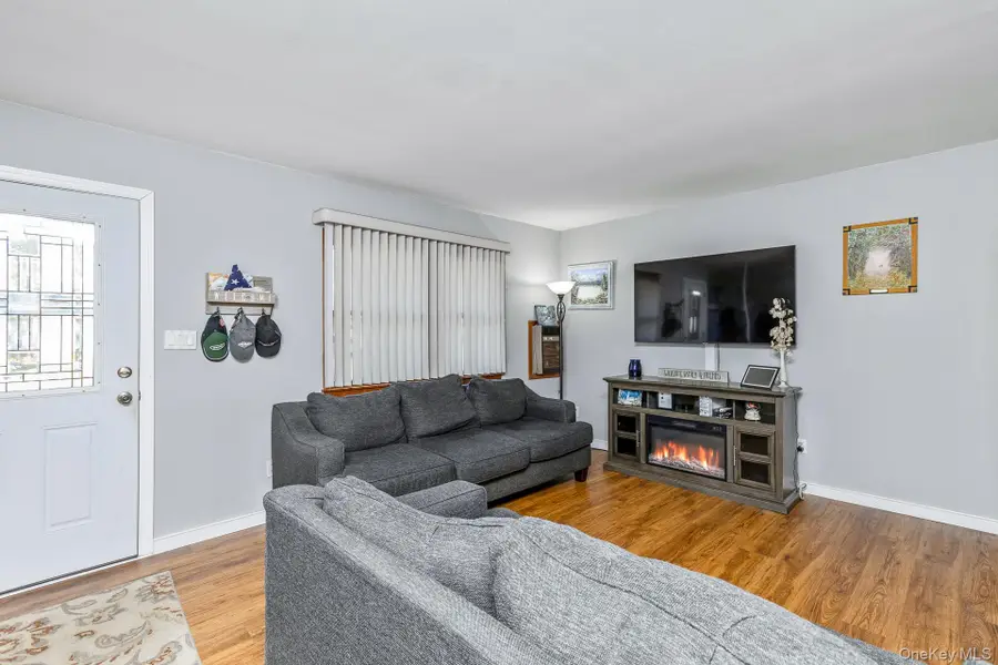 6 Talbot Lane, Selden, NY 11784 - Image #3