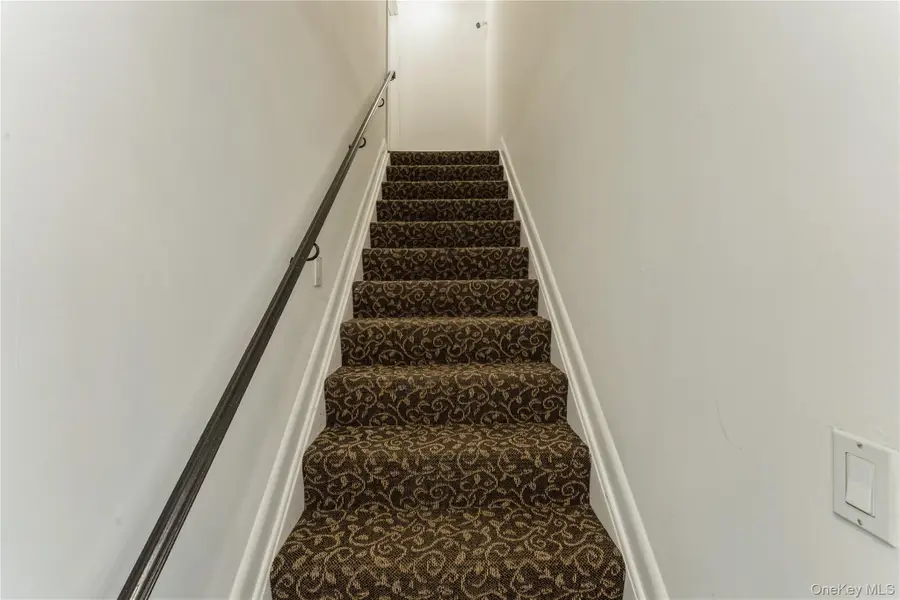 4 Windermere Place #6, Rockville Centre, NY 11570 - Image #2