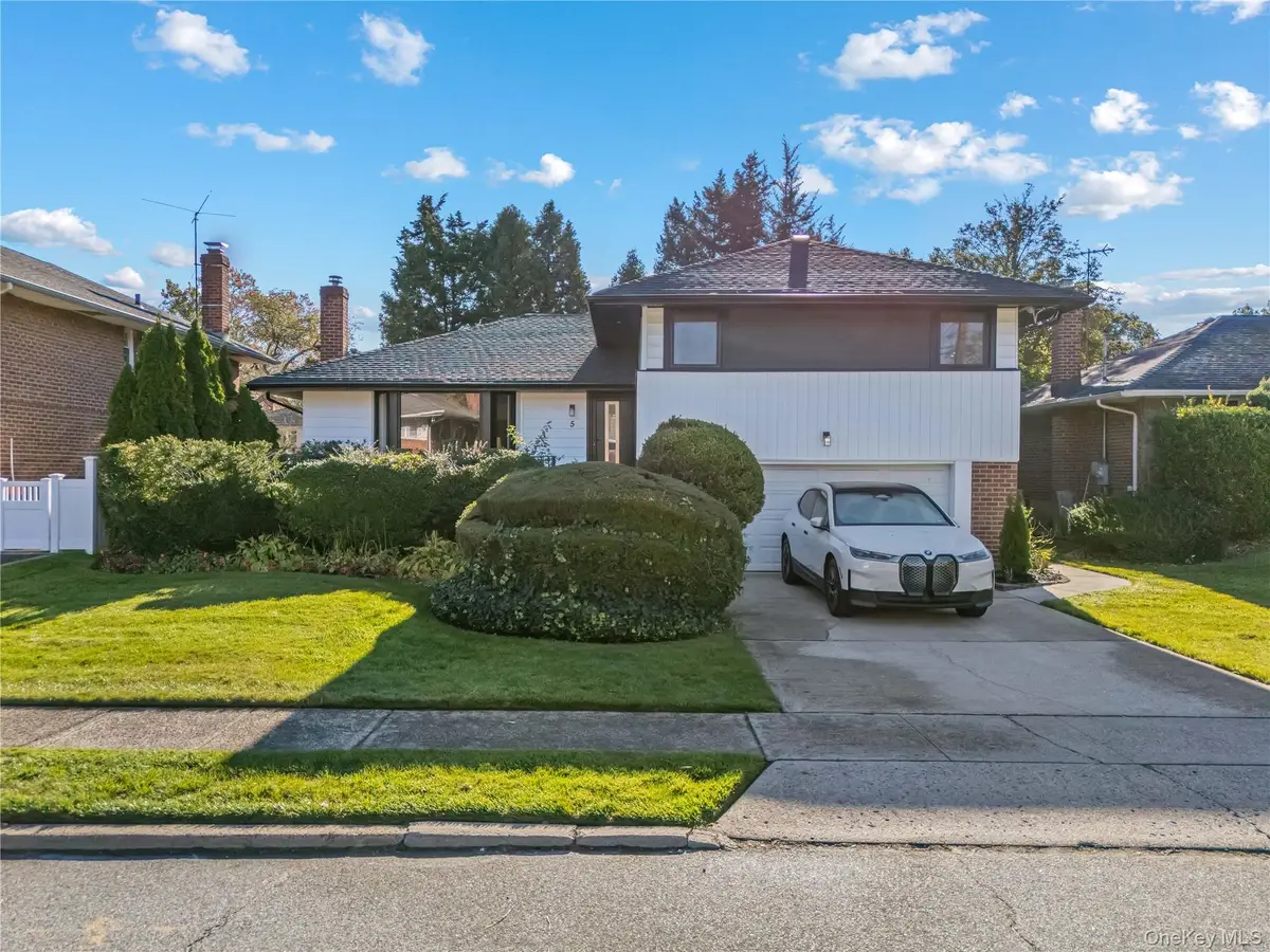 5 Orient Court, Westbury, NY 11590 - Image #1