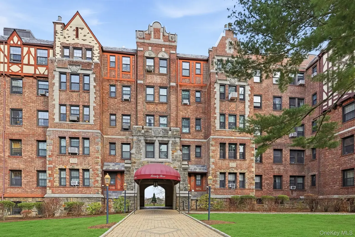 23 Old Mamaroneck Rd #3L, White Plains, NY 10605 - Image #1