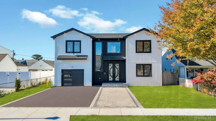 14 Bark Lane, Levittown, NY 11756 - Image #2