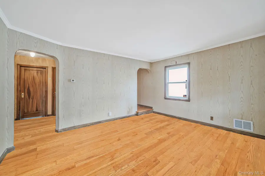 15 Berkshire Road, Merrick, NY 11566 - Image #3