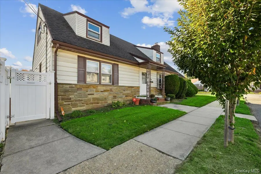 4 E. Carpenter Street, Valley Stream, NY 11580 - Image #3