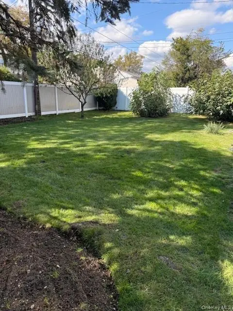 112 Gun Lane, Levittown, NY 11756 - Image #3