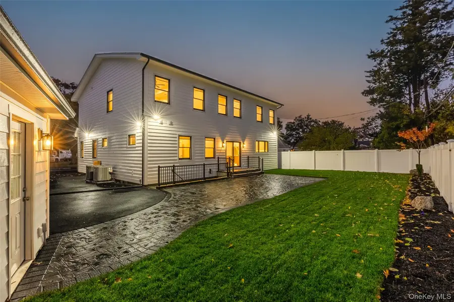 29 Hyacinth Road, Levittown, NY 11756 - Image #3