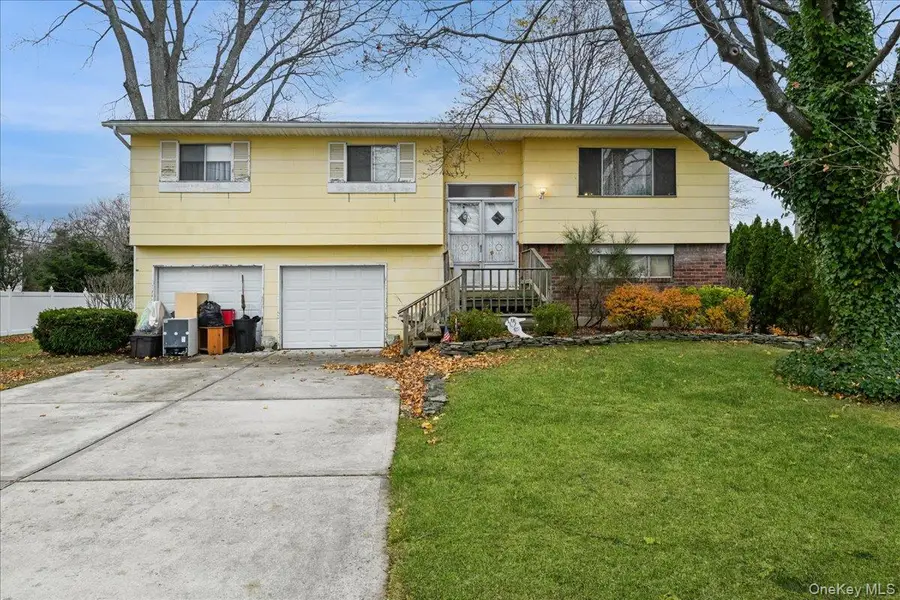 122 Haypath Road, Bethpage, NY 11714 - Image #2