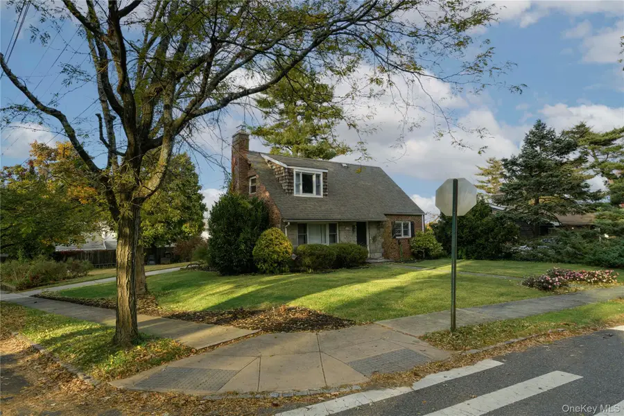 301 Park Lane, Little Neck, NY 11363 - Image #2