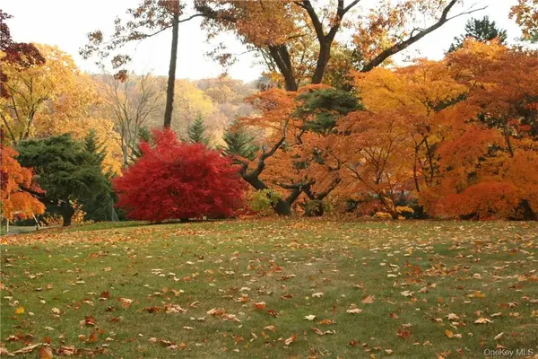 22 Castle Walk, Scarsdale, NY 10583