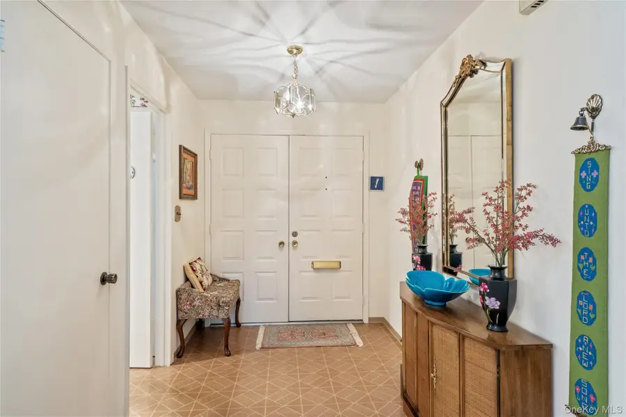 117 Eagles Crescent, Manhasset, NY 11030 - Image #2