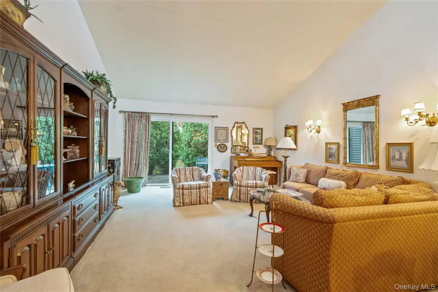 117 Eagles Crescent, Manhasset, NY 11030 - Image #3