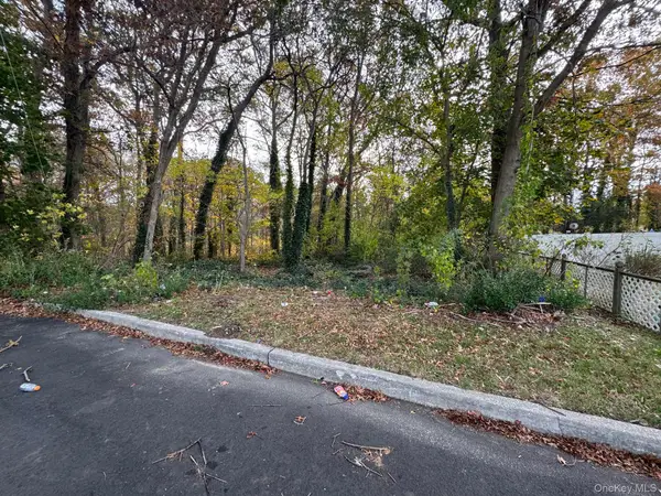 8 Columbo Drive, Deer Park, NY 11729