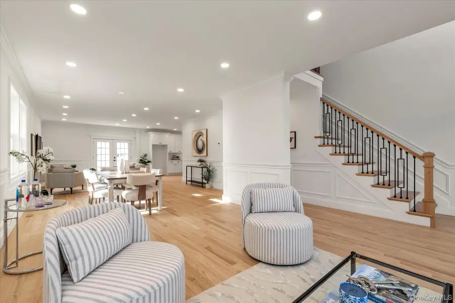 21 Venus Road, Syosset, NY 11791 - Image #2