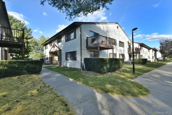 615 Broadway #44, Amityville, NY 11701