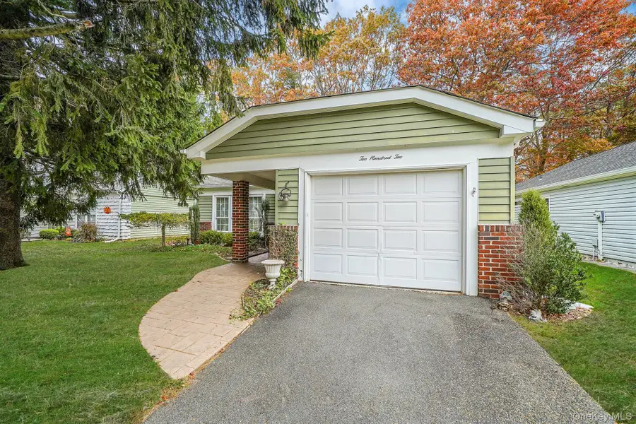 202 Belfast Lane, Ridge, NY 11961 - Image #2