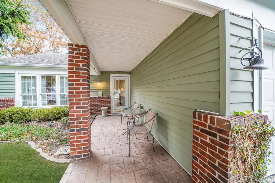 202 Belfast Lane, Ridge, NY 11961 - Image #3