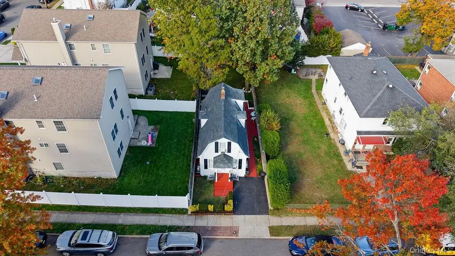 65 Bedford Avenue, Westbury, NY 11590 - Image #3