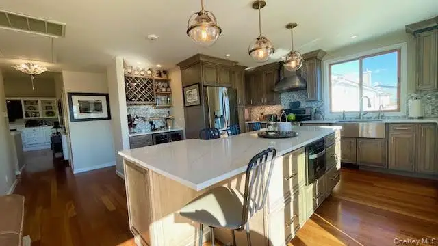 2905 Ocean Avenue, Seaford, NY 11783 - Image #2