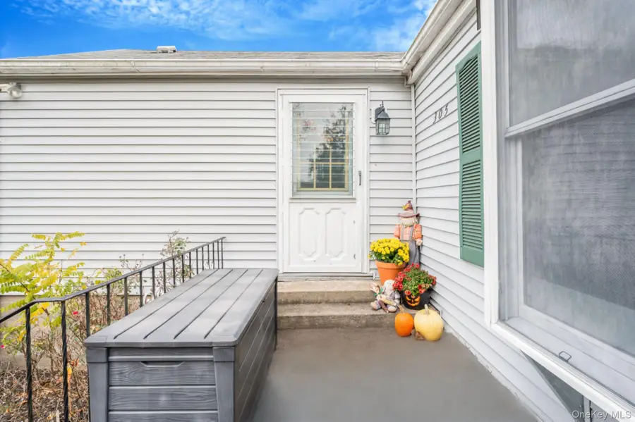 305 Terry Road, Smithtown, NY 11787 - Image #3