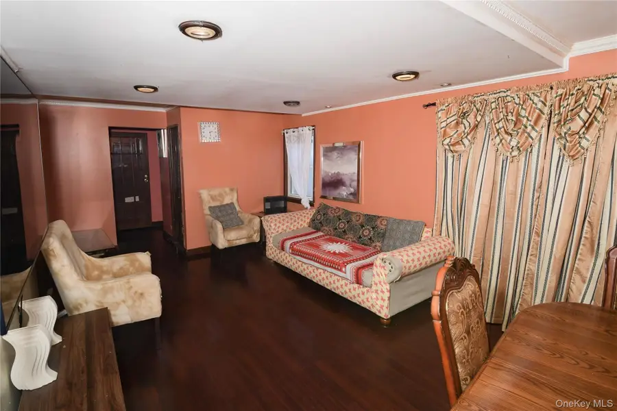 76 E Hollywood Avenue, Lindenhurst, NY 11757 - Image #3