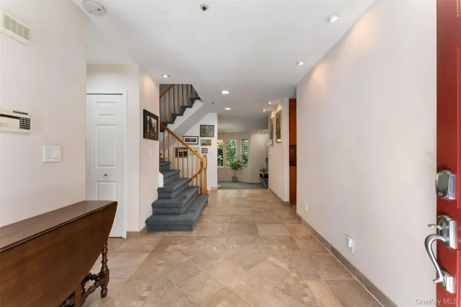 208 Boulder Ridge Road, Scarsdale, NY 10583 - Image #2