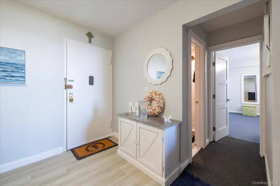 560 Broadway W #4R, Long Beach, NY 11561 - Image #3