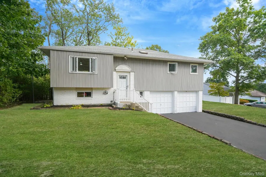 10 Elayne Court, Smithtown, NY 11787 - Image #2