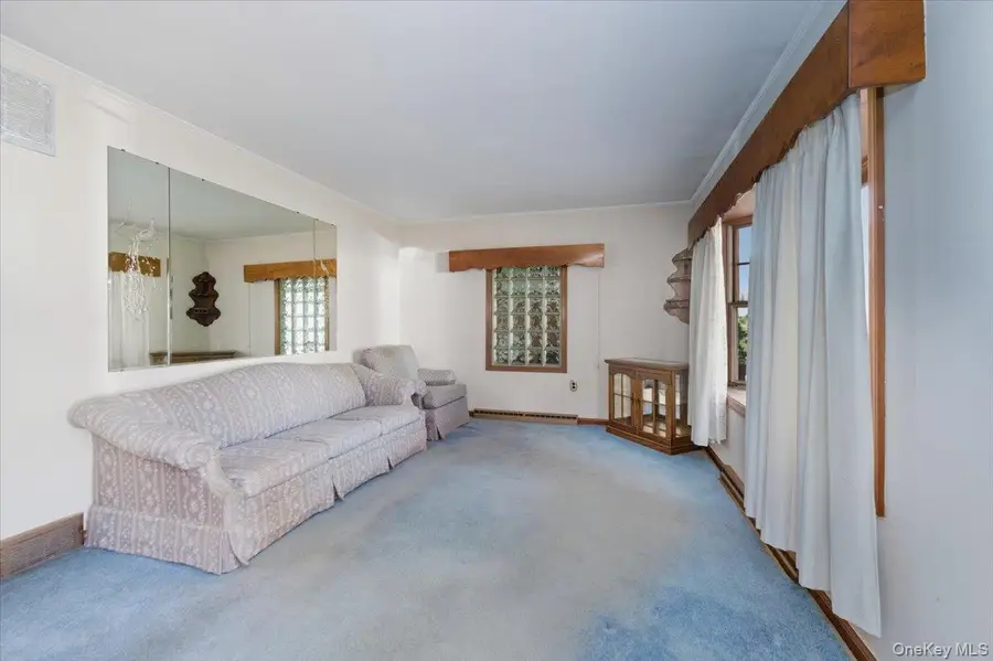 374 Port Avenue, Ronkonkoma, NY 11779 - Image #2